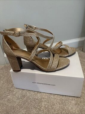 Any offers accepted 🎉Dream Pairs Glitter Block Heel Sandals